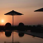 Colombos Beachfront 5*