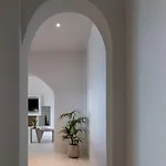Colombos Beachfront Ξενοδοχείο Φοινικιά