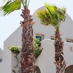 Colombos Beachfront Foinikia (Santorini)
