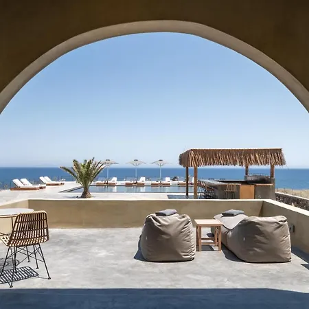Colombos Beachfront Hotel Foinikiá