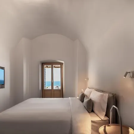 Colombos Beachfront Hotel Foinikia (Santorini)