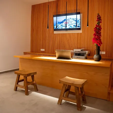 Hotell Colombos Beachfront Foinikiá