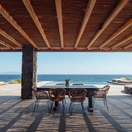 Colombos Beachfront Foinikia (Santorini)