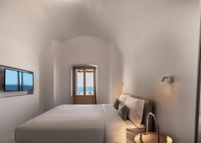 Colombos Beachfront Hotel Foinikiá