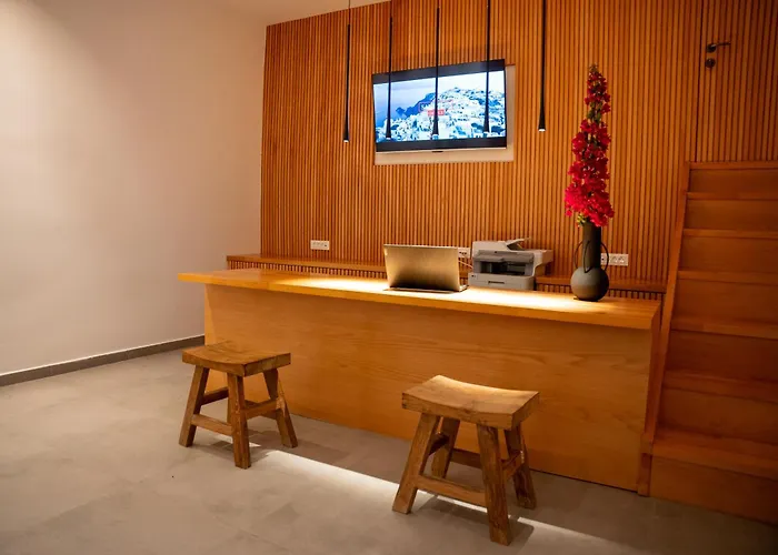 Hotell Colombos Beachfront Foinikiá