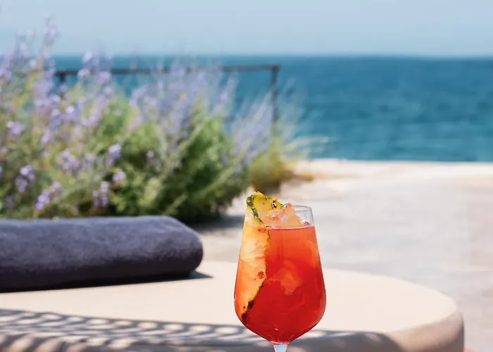 Colombos Beachfront Hotell Foinikiá