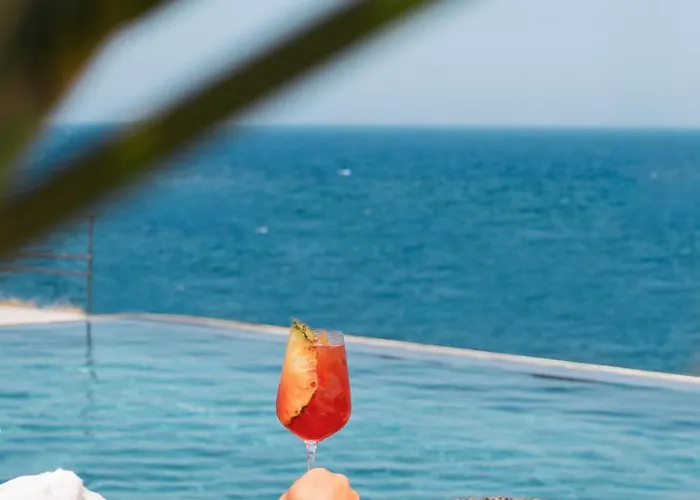 Colombos Beachfront Hotell Foinikiá