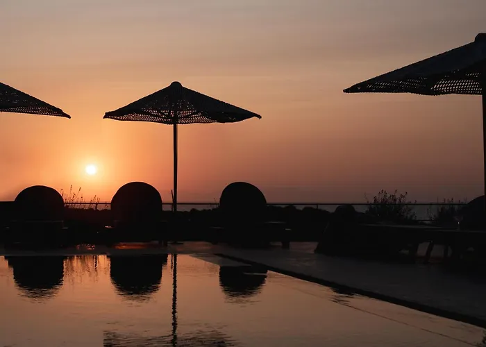 Colombos Beachfront 5*